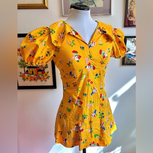 Vintage Tops - Vintage 1970s Puff Sleeve Peplum Cotton Top – Little Gardener Novelty Print